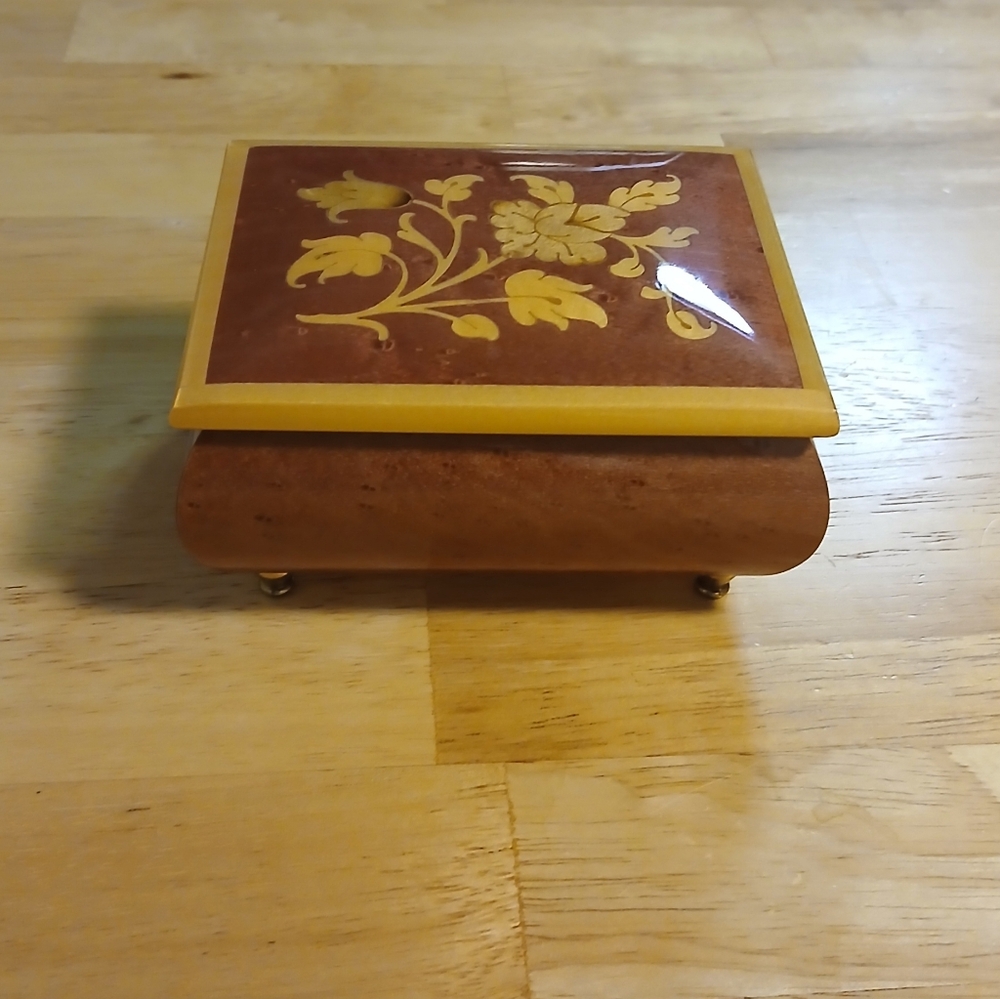 REUGE Music Box